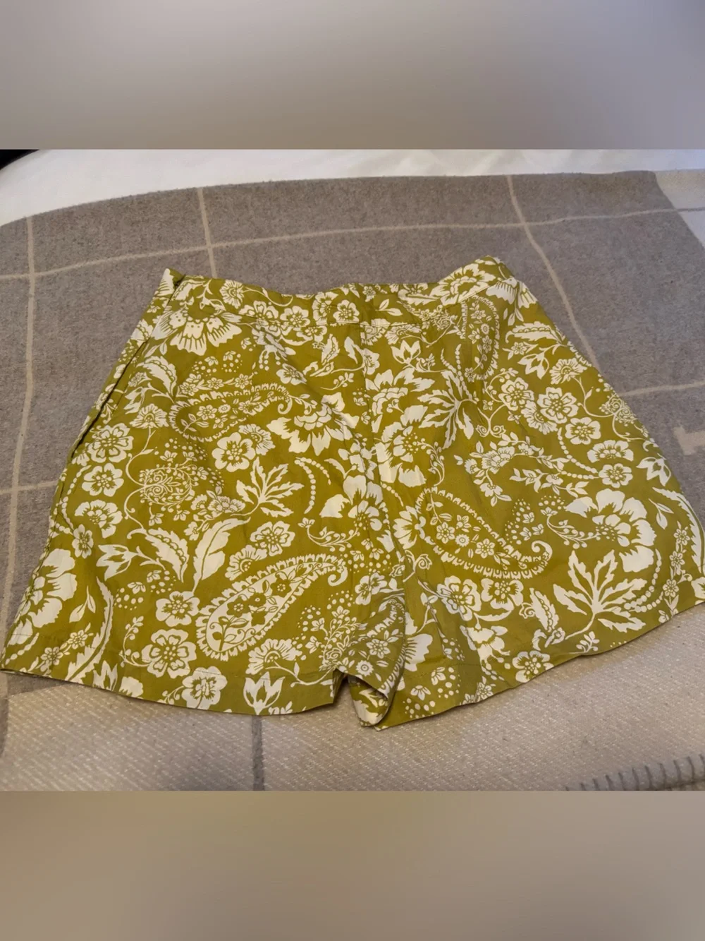 NWOT Anthropologie Maeve Yellow Floral High-Rise Shorts